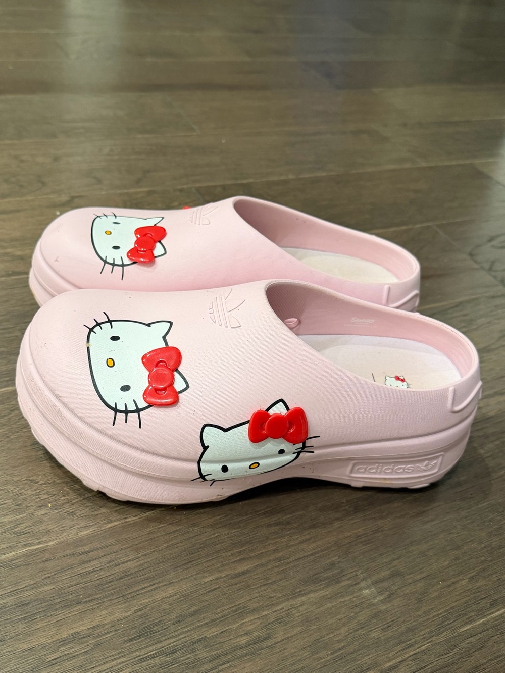 adidas Pink Hello Kitty Slip-On Clogs sz 10 - Picture 2 of 3